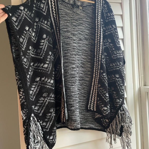 Short Sleeved Black Knit Cardigan - Picture 2 of 7